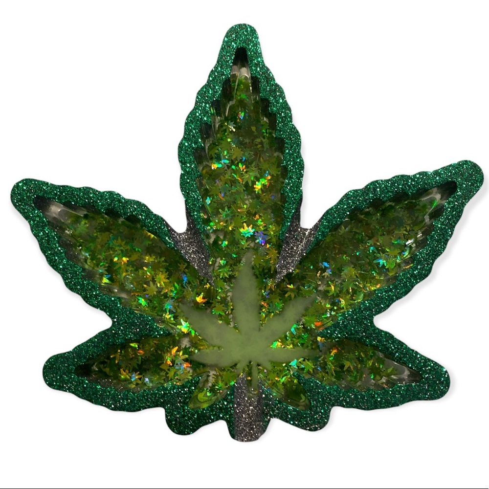 Glow in the dark leaf ashtray